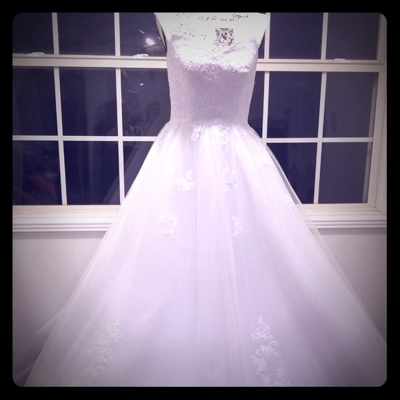 Wedding Gown (New but no tags) - Picture 1 of 4
